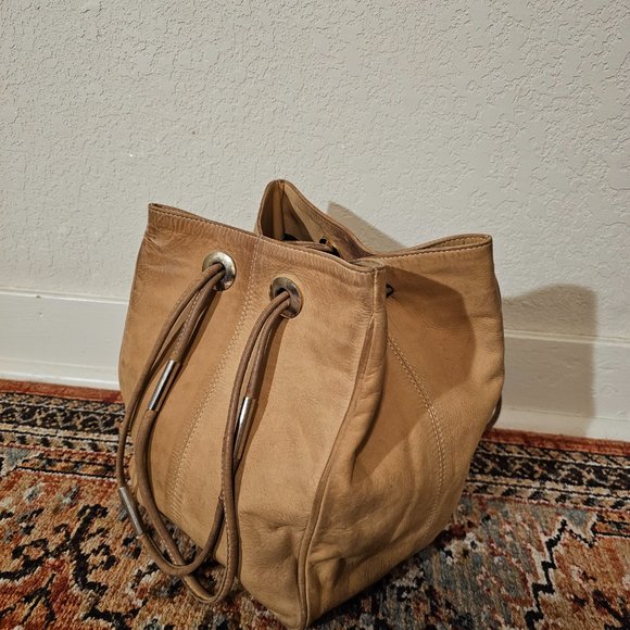 Vintage 1970s Vakko Light Brown Leather Bucket Shoulder Bag - Picture 3 of 8